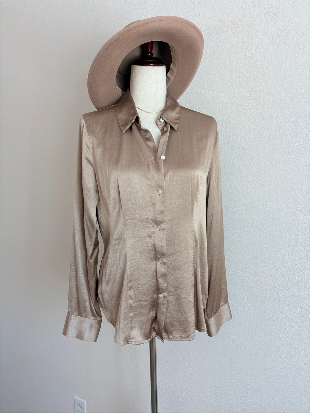 Madewell Darted Button Up Satin Top - Picture 4 of 10